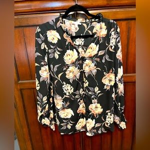 Maurice’s size 0x black floral  print long sleeve blouse. Like new